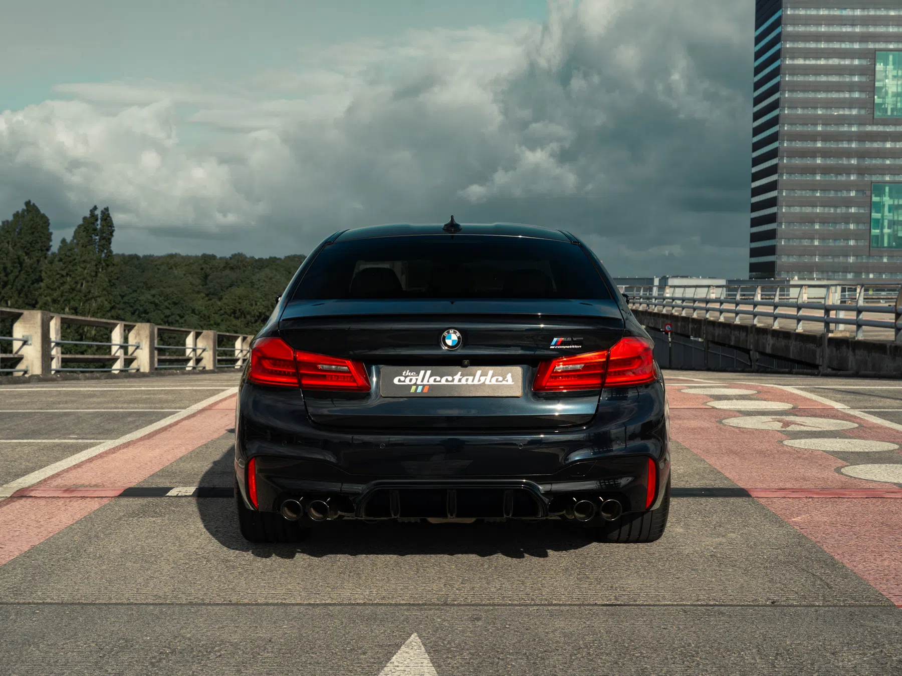 BMW M5 F90 zwart